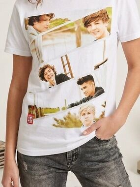 1D White Graphic Slim Fit Tee with Red Logo Sticker